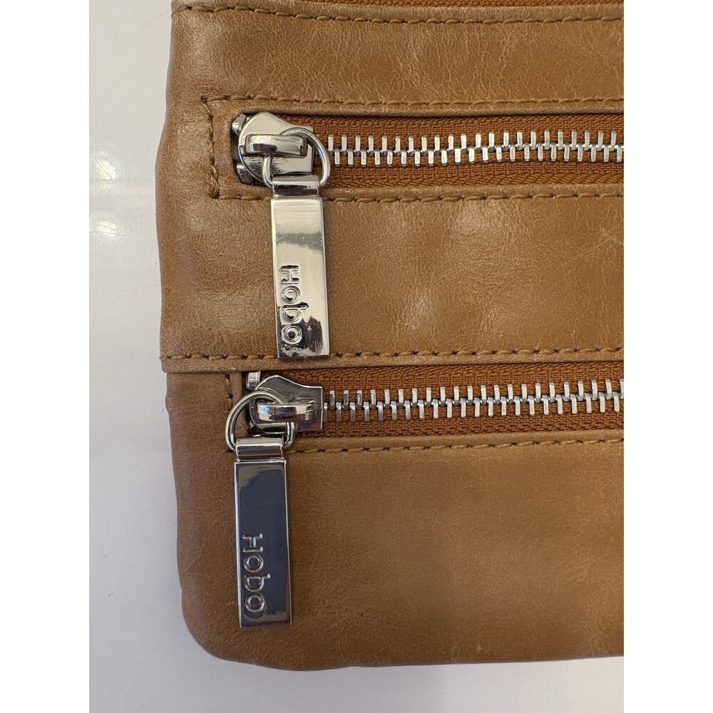 Hobo The Original 'Everly' Cow Leather 3-Zipper Wristlet Small Purse Caramel/Tan - Picture 3 of 14